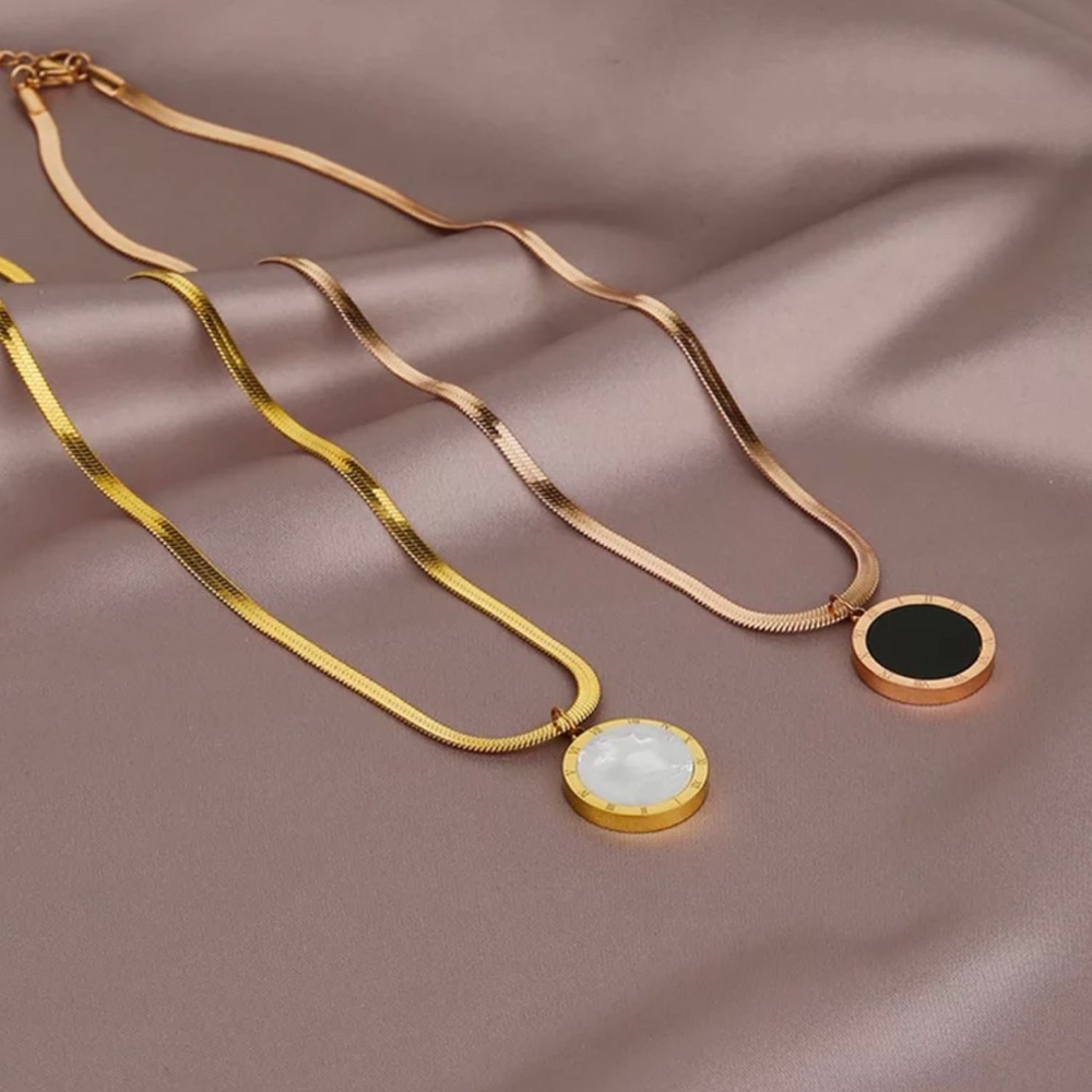 Fashion Jewelry Stainless Steel Double Sided Round Pendant Snake Chain Necklace